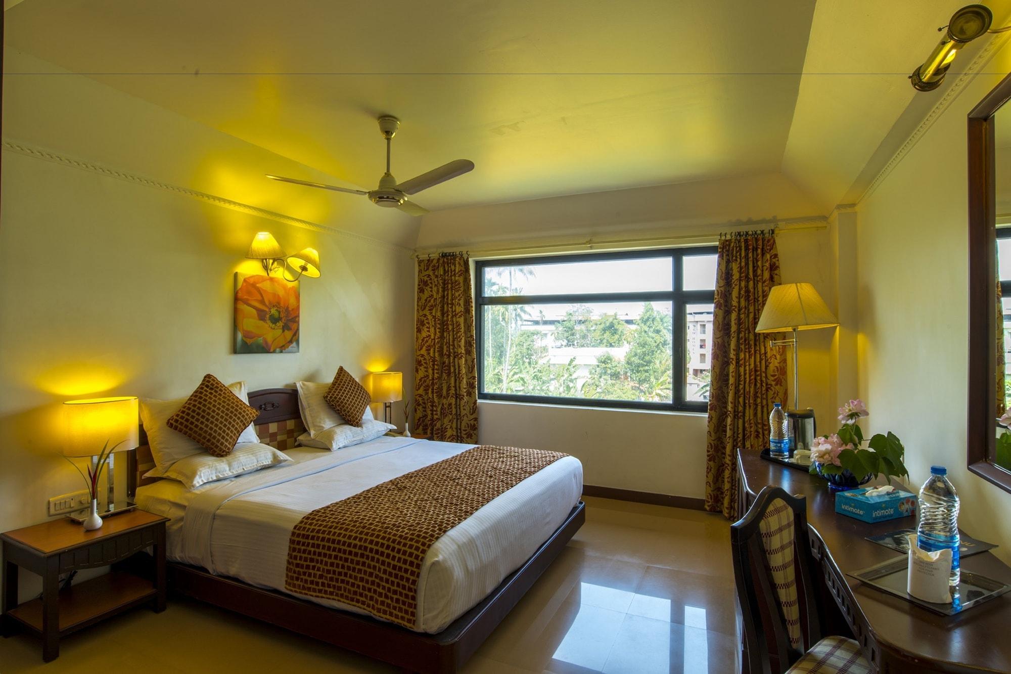 Golf View Hotels & Suites Недумбассери Экстерьер фото