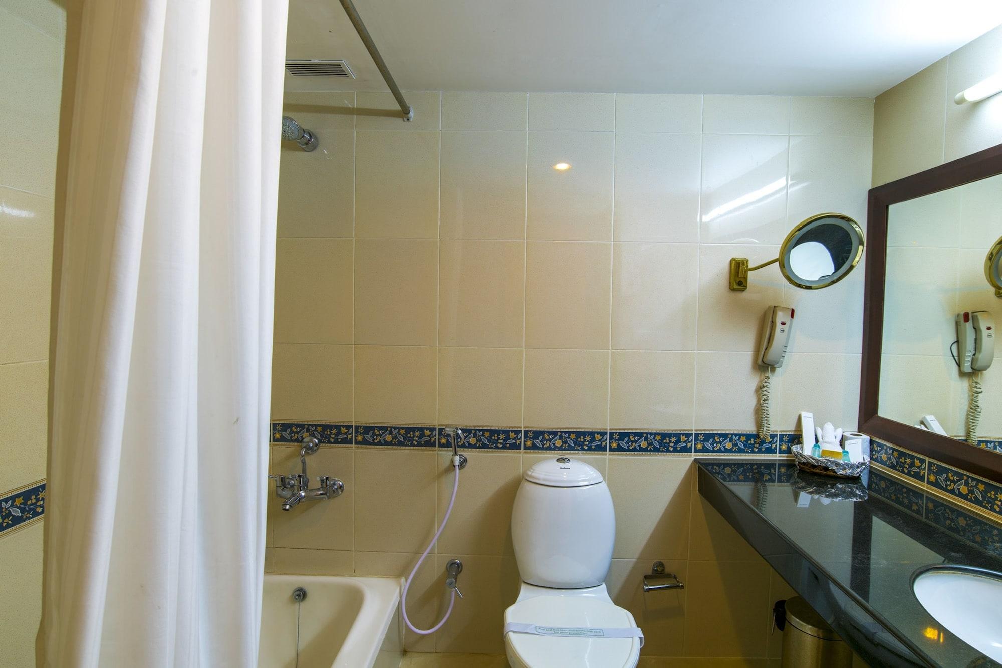 Golf View Hotels & Suites Недумбассери Экстерьер фото