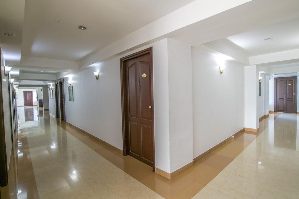 Golf View Hotels & Suites Недумбассери Экстерьер фото