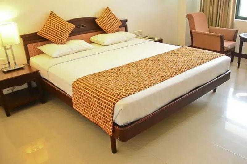 Golf View Hotels & Suites Недумбассери Экстерьер фото