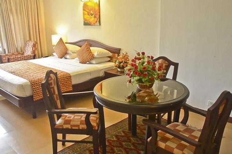 Golf View Hotels & Suites Недумбассери Экстерьер фото