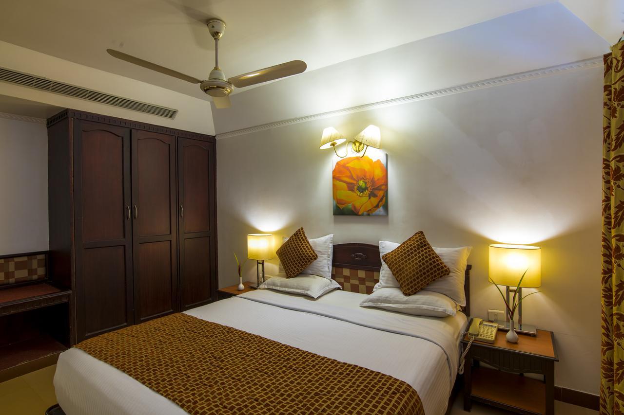 Golf View Hotels & Suites Недумбассери Экстерьер фото