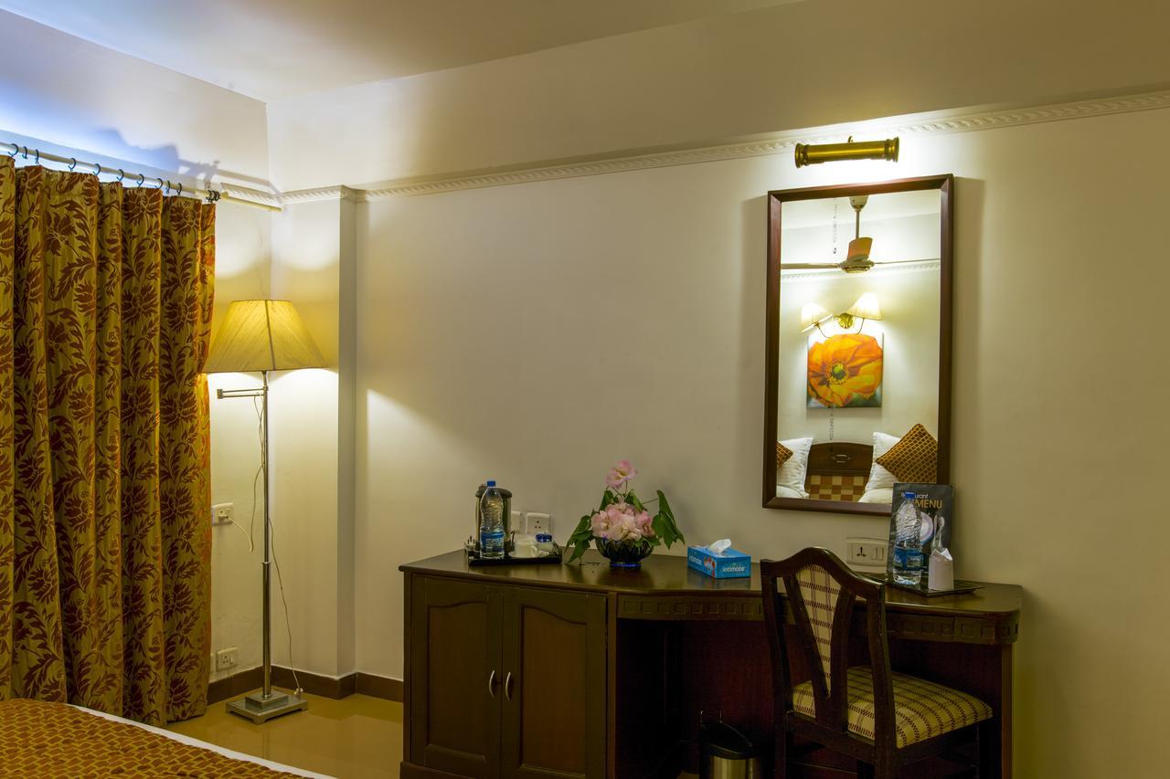 Golf View Hotels & Suites Недумбассери Экстерьер фото