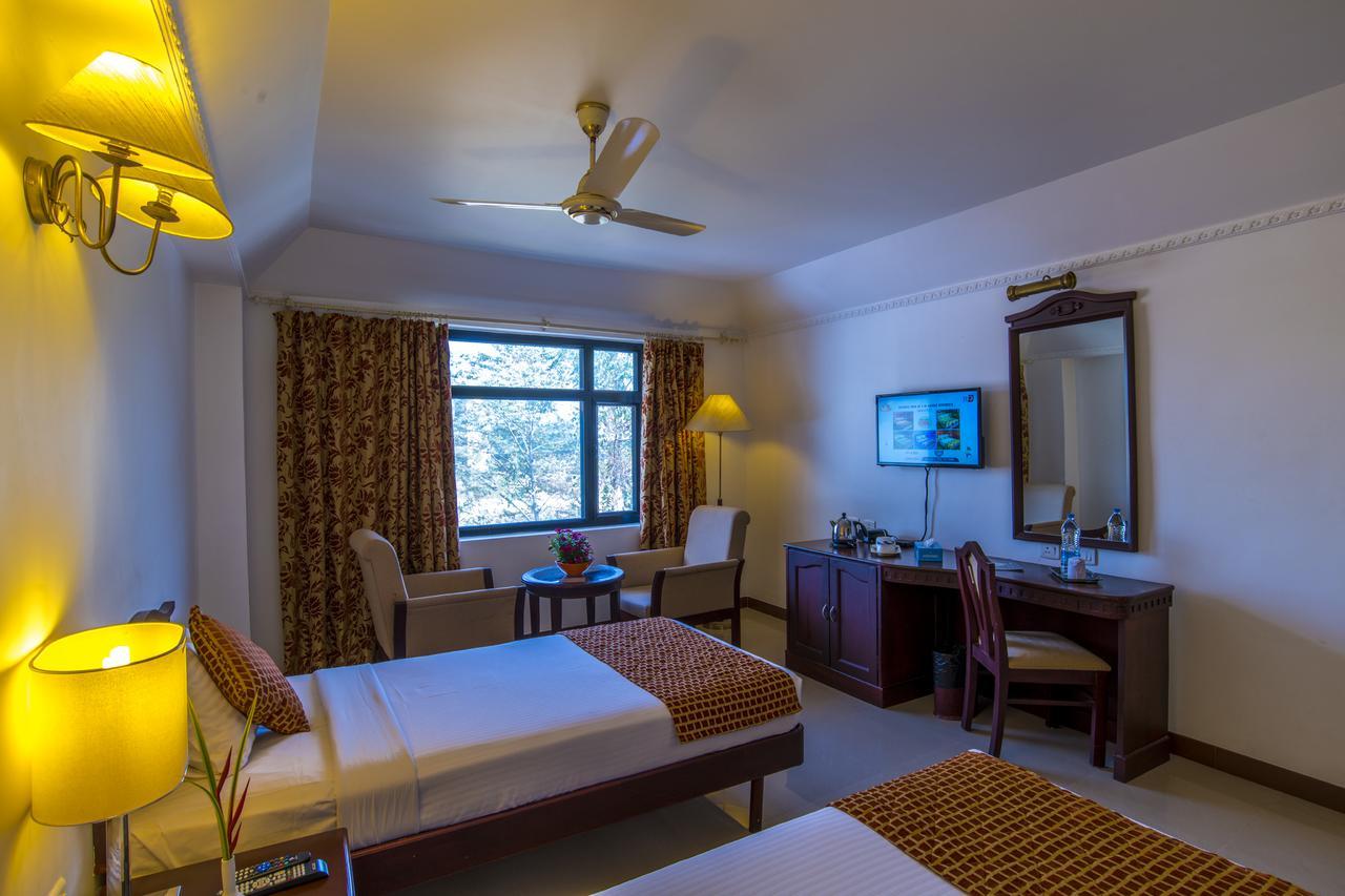 Golf View Hotels & Suites Недумбассери Экстерьер фото